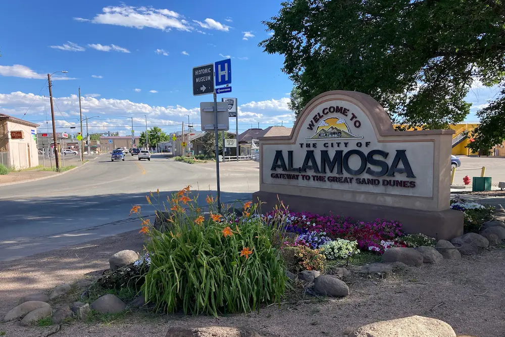 Welcome to the City of Alamosa, Gateway to the Great Sand Dunes sign